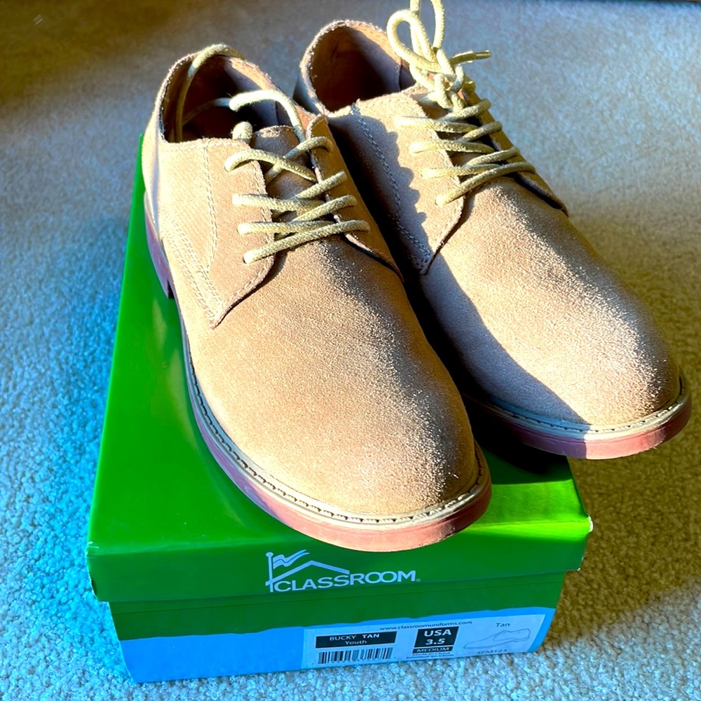 Classroom bucks tan suede big boys 3.5